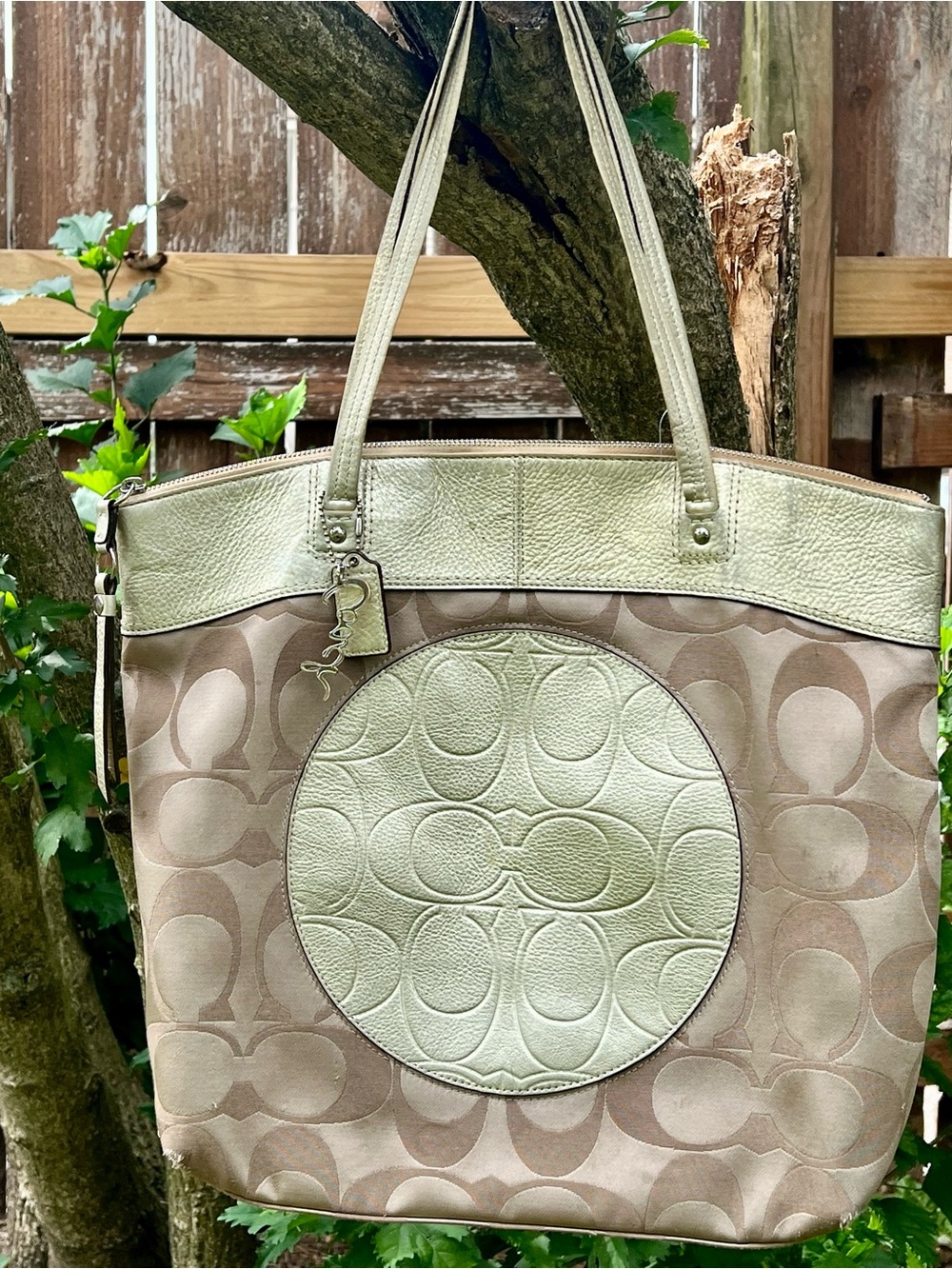 Authentic Coach Large Tote Patchwork Signature Canvas Gold Beige y2k Keychains - Picture 4 of 15